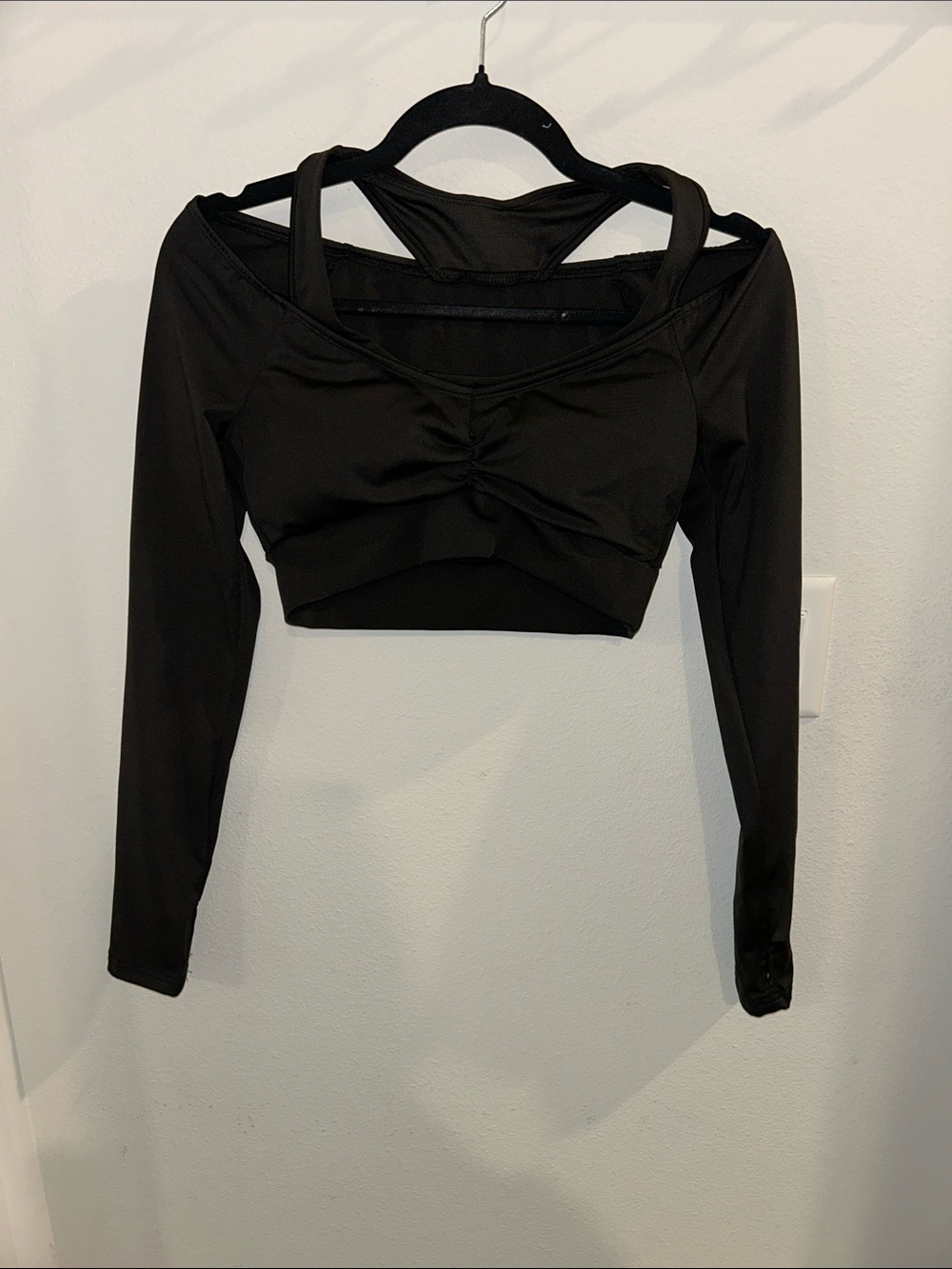 Women’s Black Long Sleeve Cropped Active Top